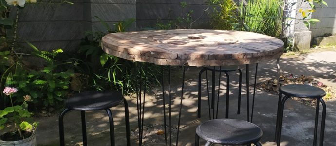 Membuat Meja dari Kayu Bekas Gulungan Kabel